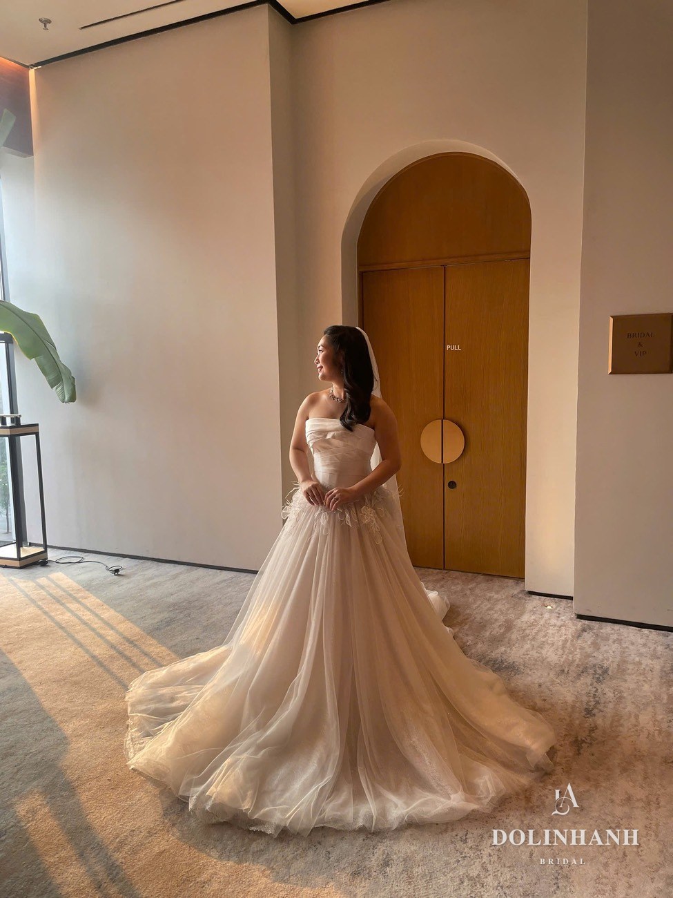 Cô dâu Hằng trong váy cưới Dolinhanh Bridal