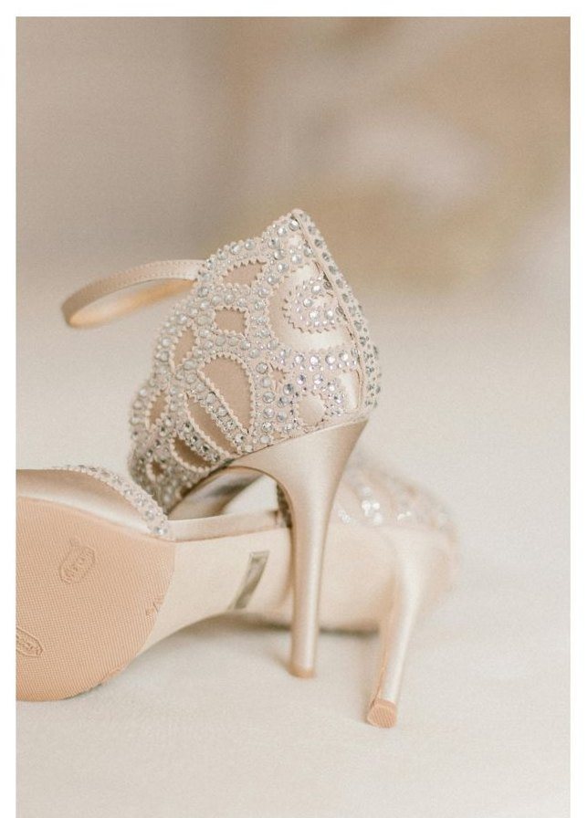Bắt đầu buổi thử váy riêng tại Dolinhanh Bridal